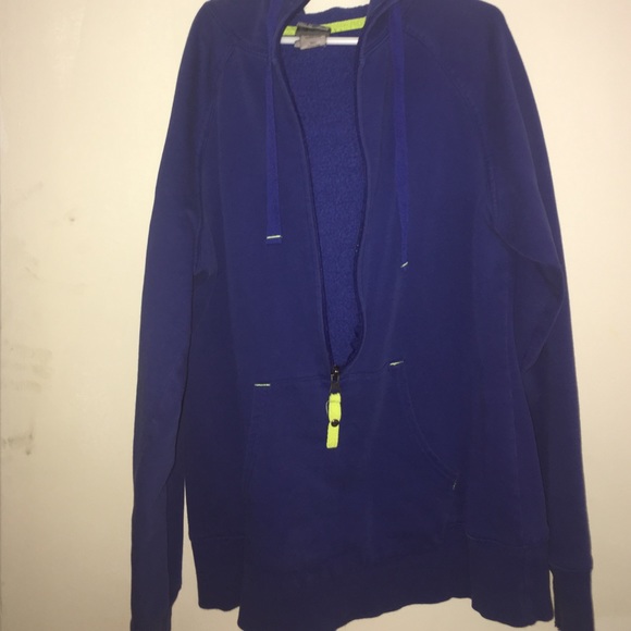 Women’s XS Champion sweatshirt. - Picture 2 of 4